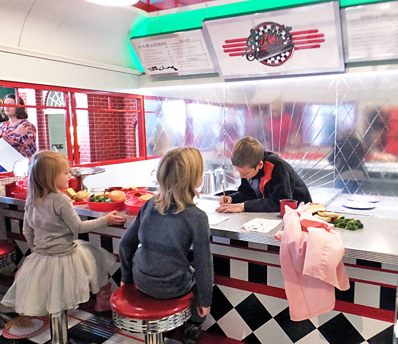 Kids in the Diner1